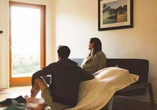 离婚房产暂不分割什么意思